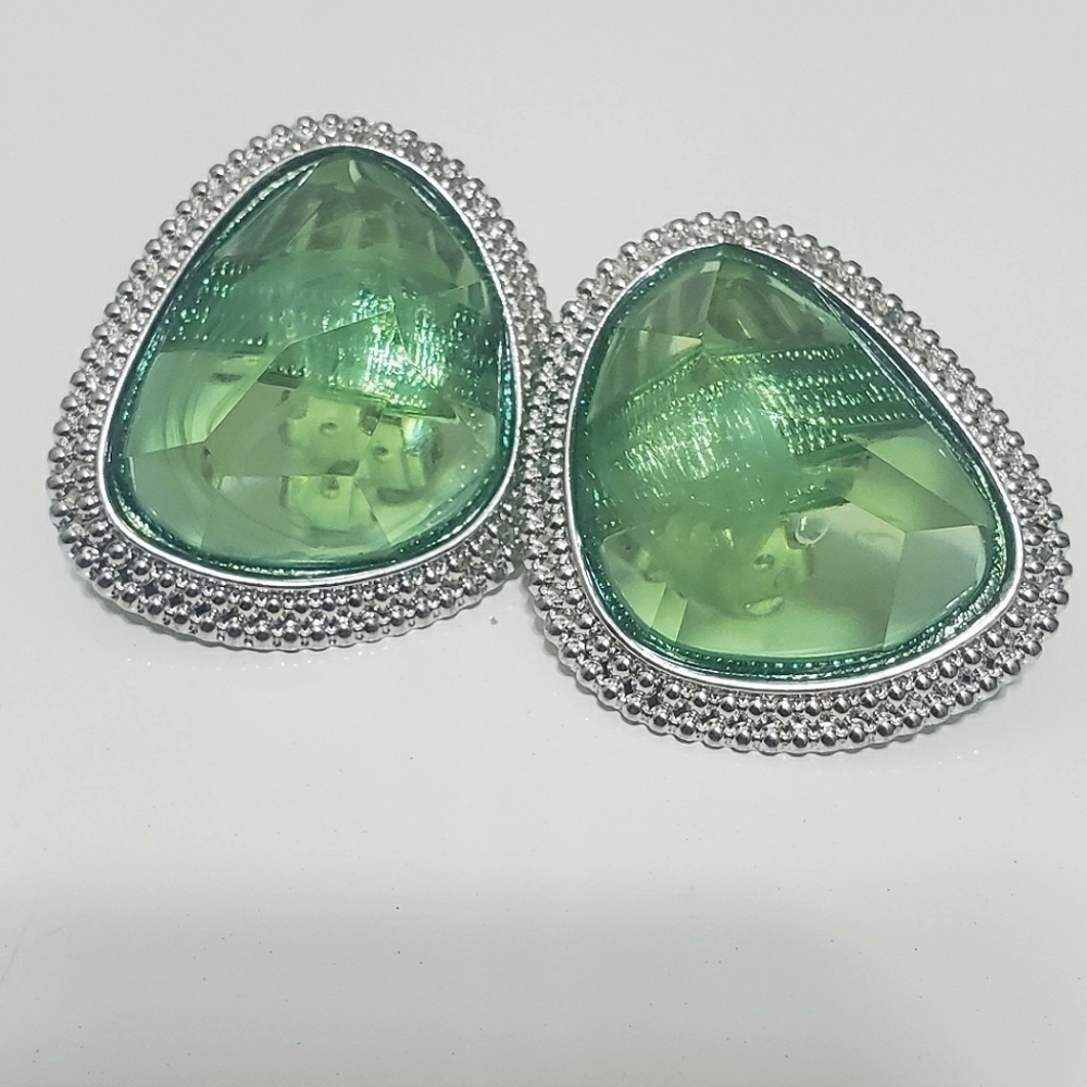 Chunky Green Crystal Rock Earring With Shiny Crystals Stones Trim. 🌴
